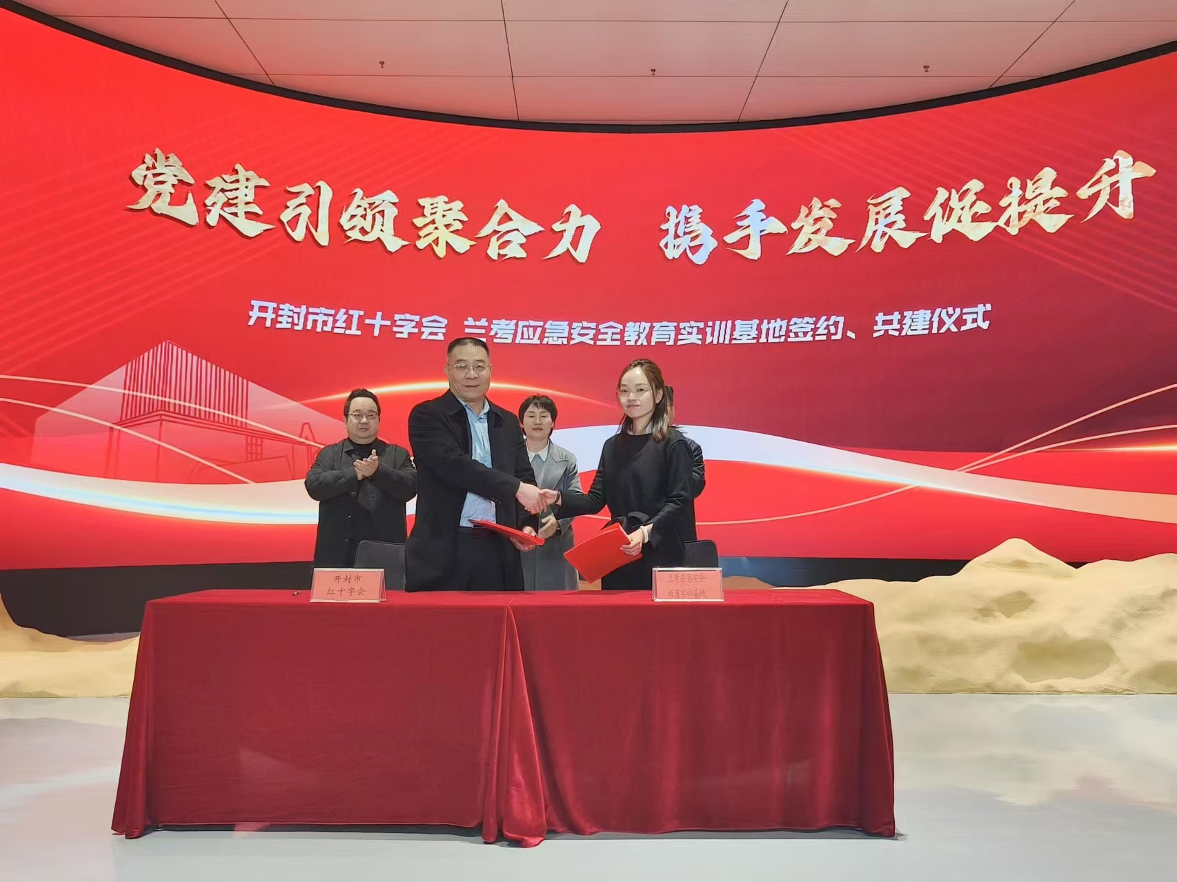 63e0ab69368053daa69ae48712c93ba.jpg 63e0ab69368053daa69ae48712c93ba.jpg