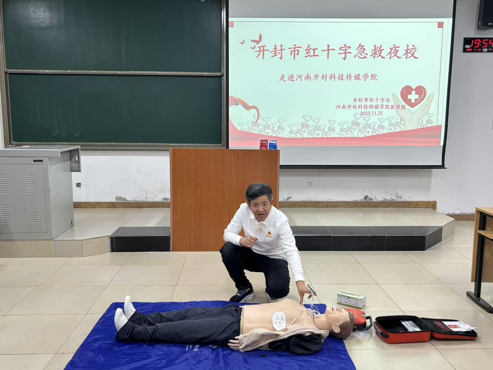 cbde584c2d19a17d14bb9a934e78c91b.jpg cbde584c2d19a17d14bb9a934e78c91b.jpg